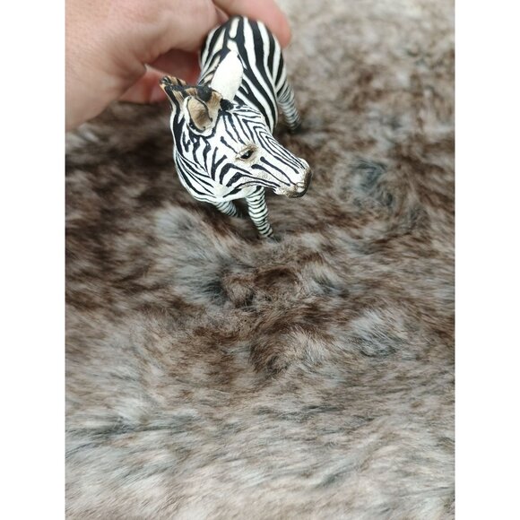 Schleich Zebra Figurine Realistic Animal Toy Collectible Black & White Hand-Pain - Picture 4 of 8